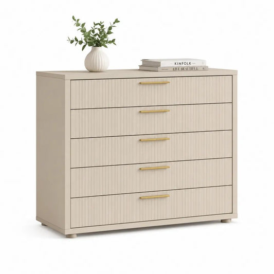 Commode basse en MDF beige à 5 tiroirs avec façades rainurées et poignées dorées, 100 x 40 x 82 cm